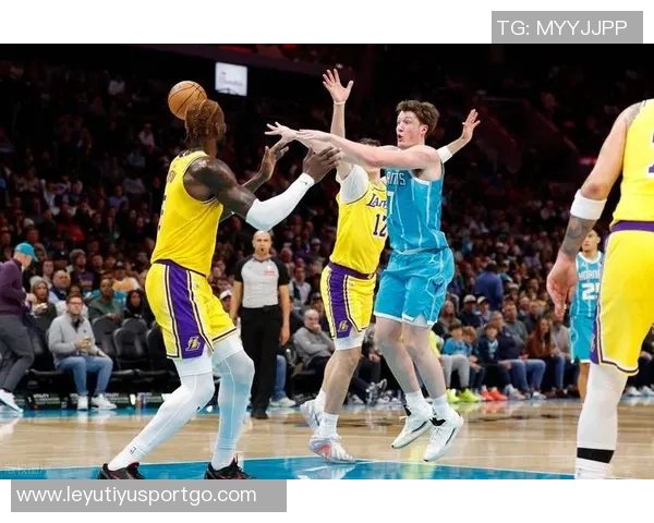 黄蜂34号秀卡尔克布伦纳表现亮眼6中4斩获11分7篮板2抢断1盖帽值得期待