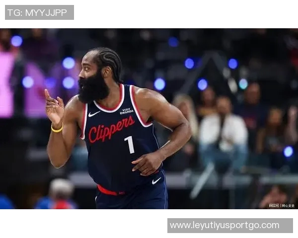 快船分享哈登与中国留学生约翰郝亲密合影表达感激之情 快船分享哈登与中国留学生约翰郝亲密合影表达感激之情