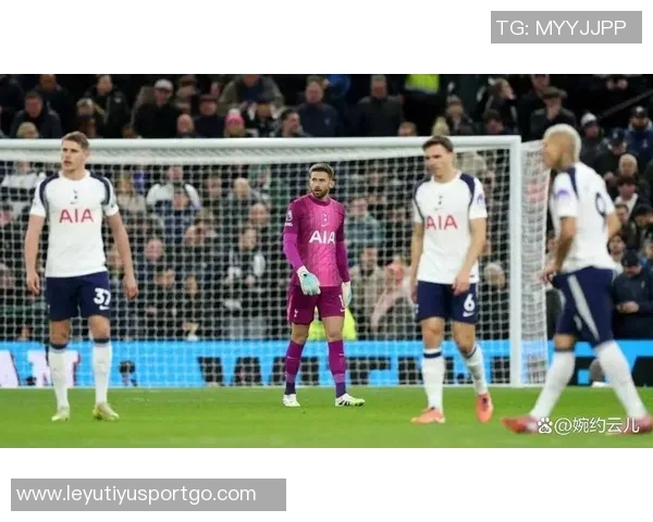 热刺主场失利西汉姆新援索萨赛后更衣室与队友互动